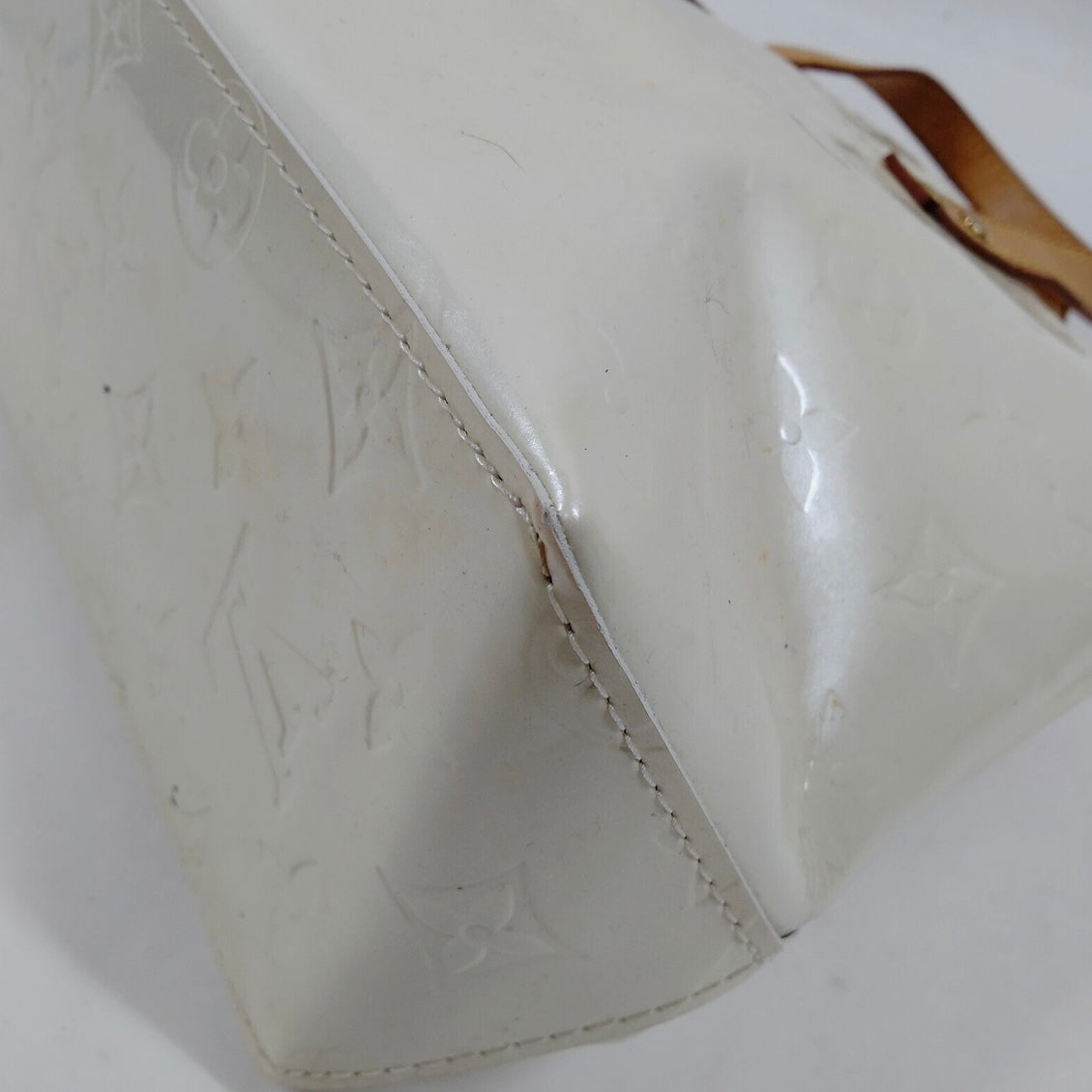 LOUIS VUITTON White Reade Hand Bag